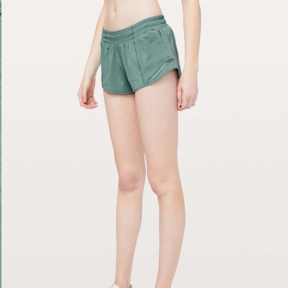 lululemon athletica Pants - Lululemon Hotty Hot Short II 2.5" Frosted Pine Size 12